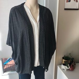 Black and white kimono/shrug top (XS)